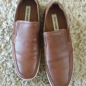 ( Sold )Steve Madden P-Fantom slip on shoes