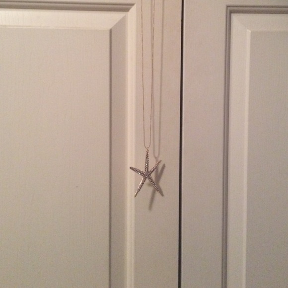 Starfish pendant necklace