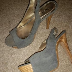 SOLD!!!!! Quipd grey suede heels sz 7