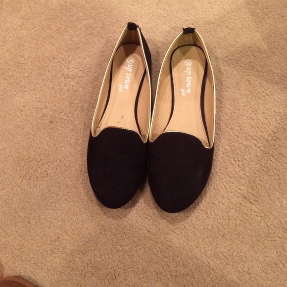 Velvet black loafer with gold trim