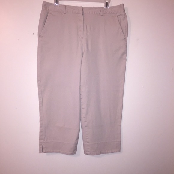 💛Khaki Capris💛