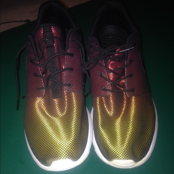 Nike Roshes Sz 10 (Rare)