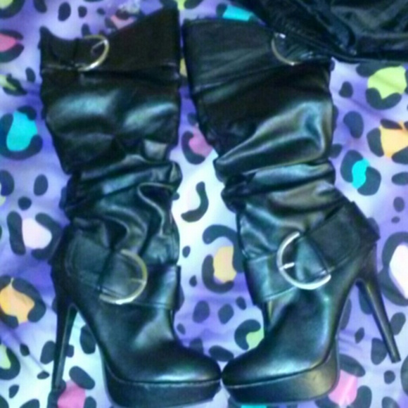 Knee boots - Picture 1 of 4