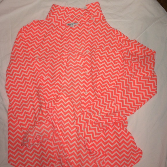 American Eagle coral chevron button up
