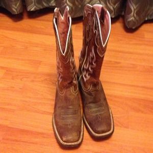 Ariat cowgirl boots