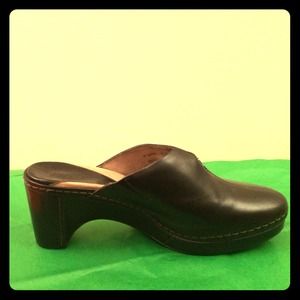 Cole Haan gently used black leather clogs sz 9