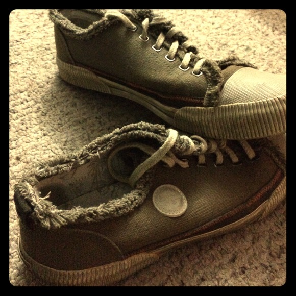 Rocket dog size 10.5 barely worn sneakers.