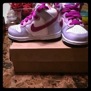 Toddler girl, Nike dunks.