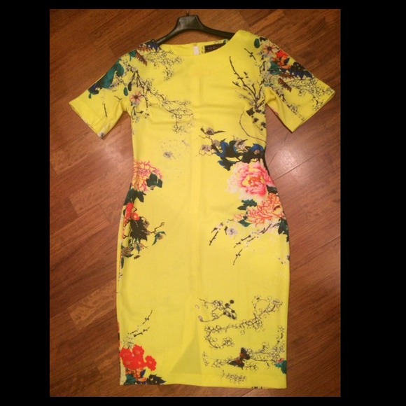 Brand-new, unworn yellow bodycon floral dress Sz S