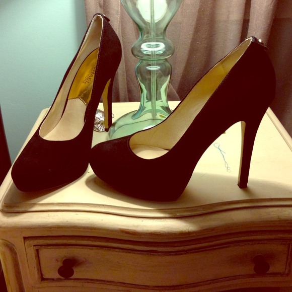Michael Kora black pumps 🔥