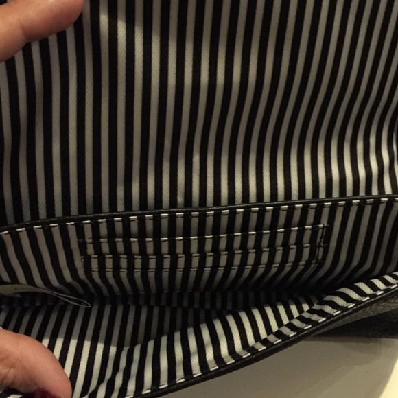 Kate spade wristlet - Picture 2 of 4