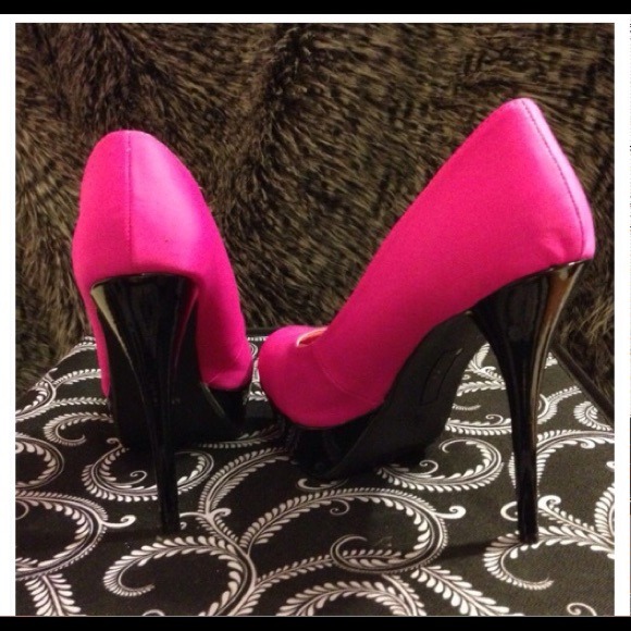 Hot date night pumps.   SALE - Picture 2 of 3