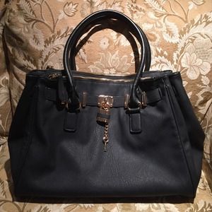 Lock it shoulder bag