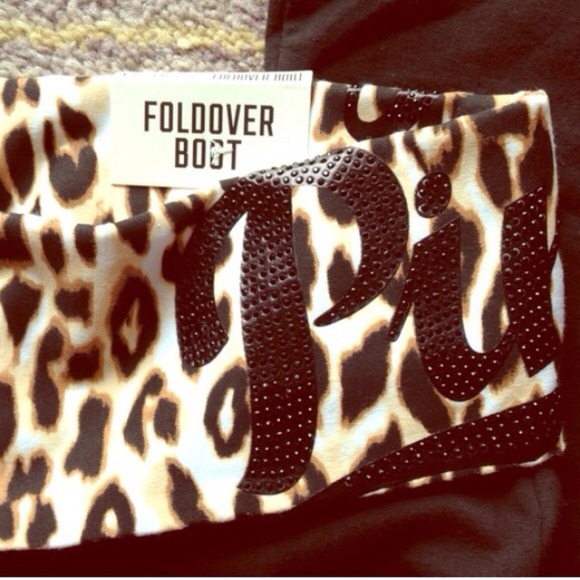 VS pink bootcut yoga pants