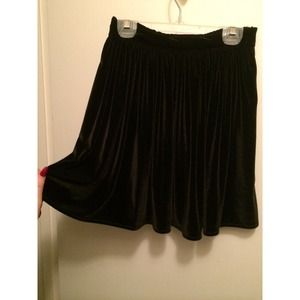 Black velvet flowwy skirt