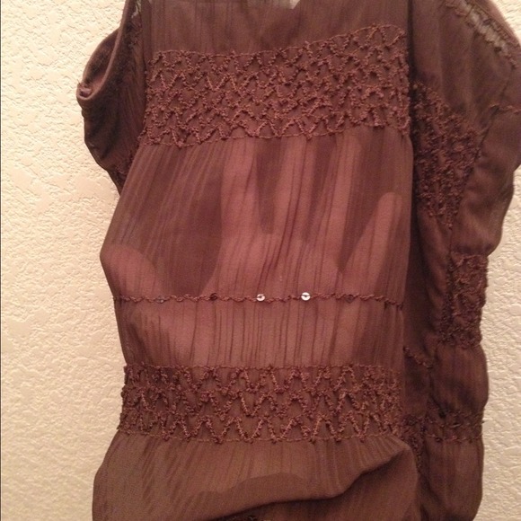 Pretty Brown Top - Picture 4 of 4
