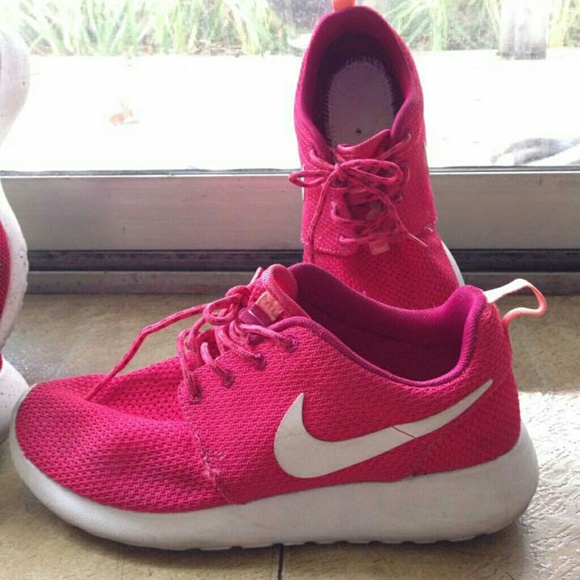 Nike Shoes - Pink Nike Roshe Run