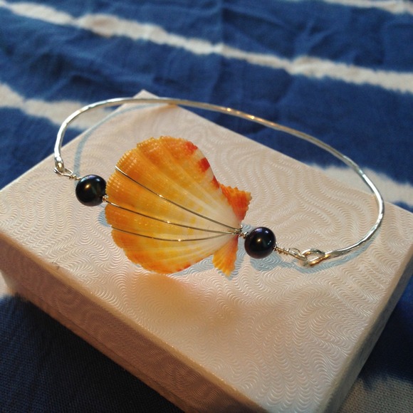 SOLD: sunrise shell & freshwater pearl bracelet