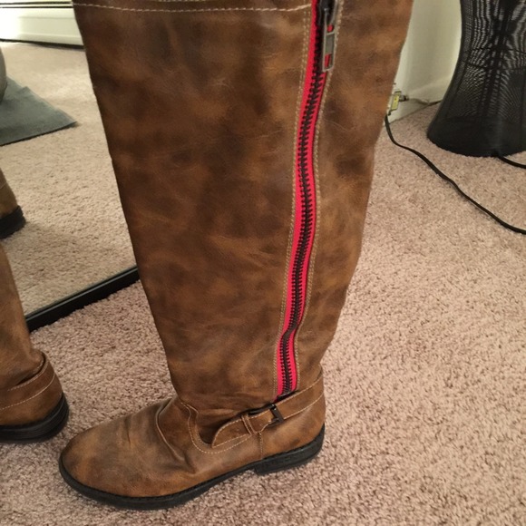 These are Madden Girl boots size 7.5!