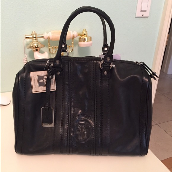 Frye Handbags - Frye Messenger Style Handbag
