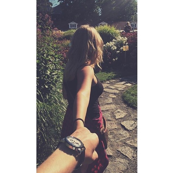 M E E T Y O U R S E L L E R - Picture 2 of 3