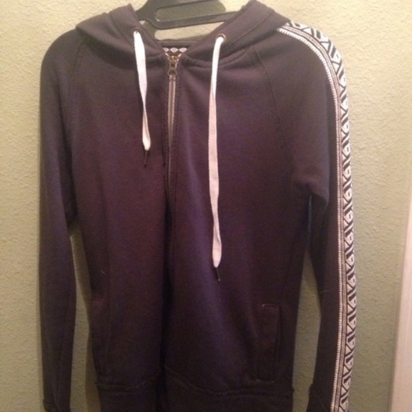 Aztec print sleeve AEO hoodie!