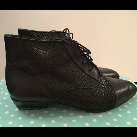 Vintage leather mixed-texture wedge