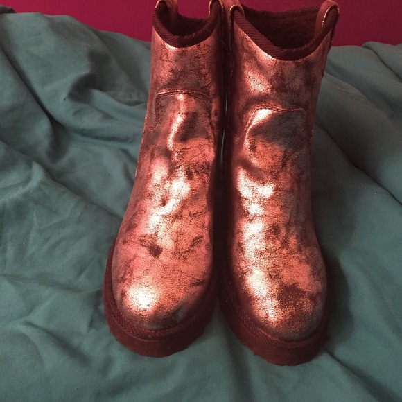 Boots - Picture 2 of 3