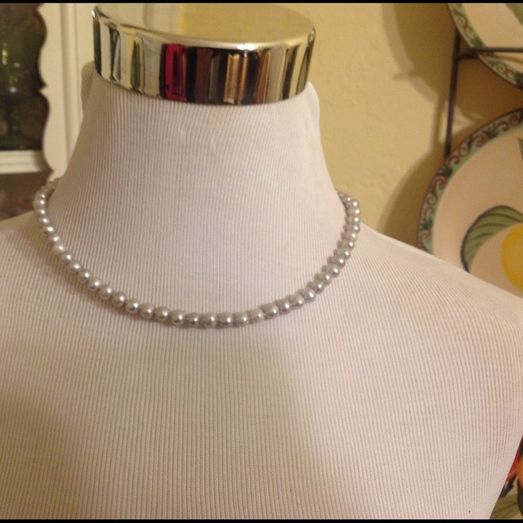 Jewelry - Delicate gray freshwater pearl necklace