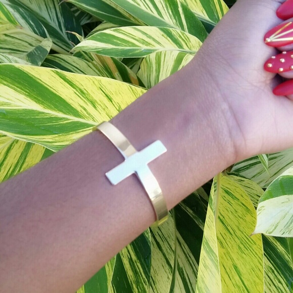 Single Cross Bracelet