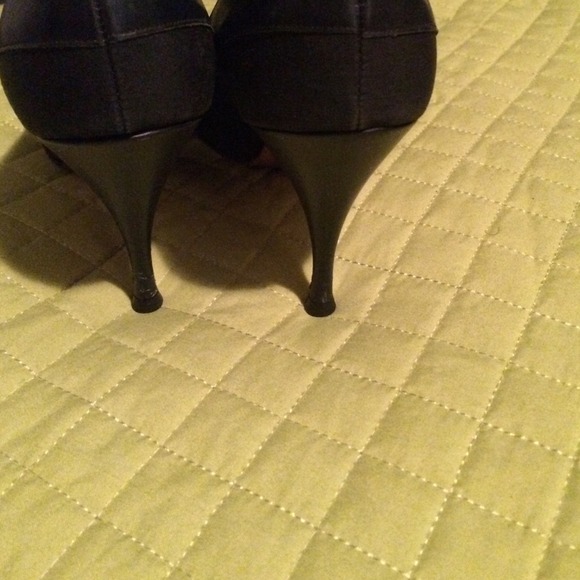 Closed toe pumps - Picture 4 of 4