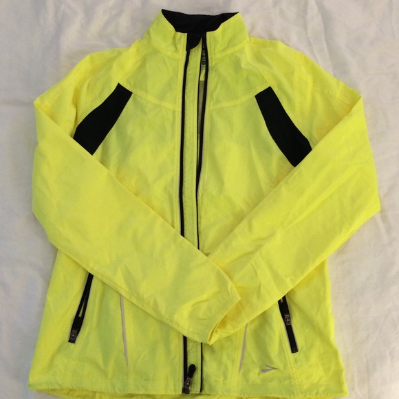 Brooks Nightlife Essential Jacket