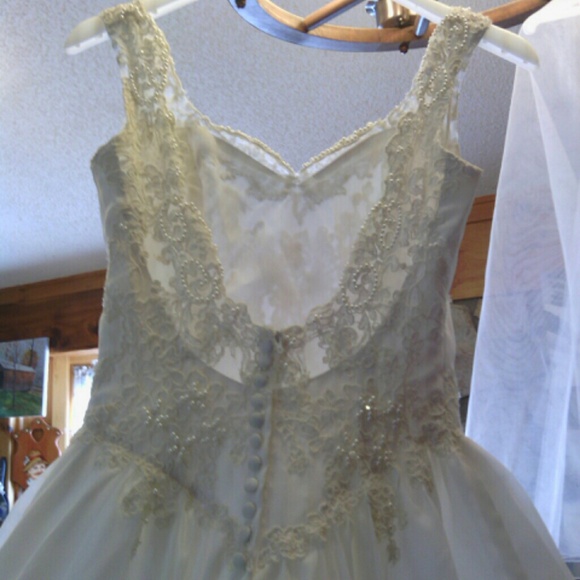Wedding dress - Picture 4 of 4