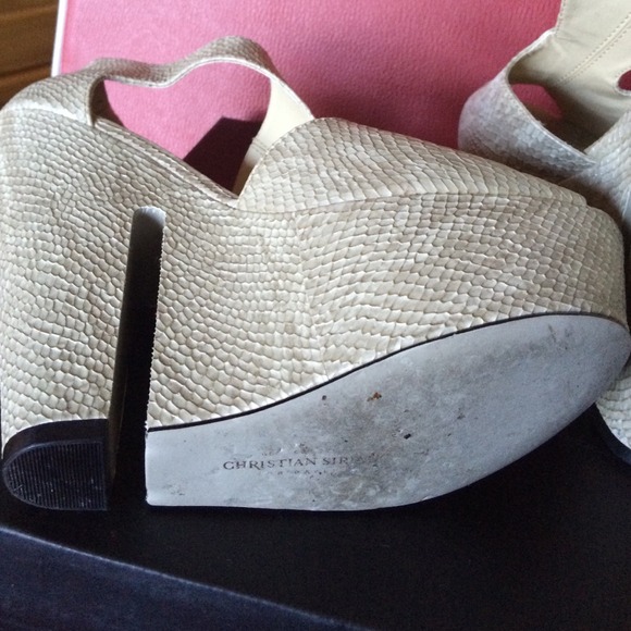 💃💃On sale now💃Pure leather open toe wedge shoe. - Picture 4 of 4