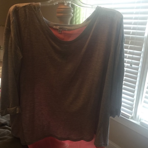 Grey quarter length flowey pink back shirt.