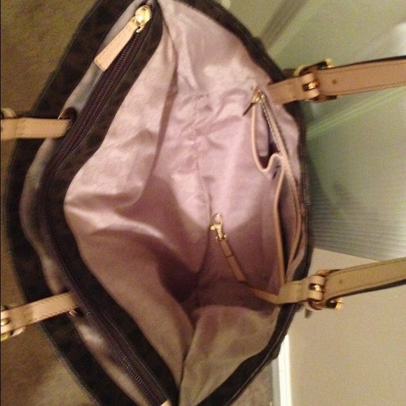 MICHAEL KORS Jet Set Logo Tote - Picture 2 of 4