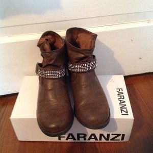 Brown ankle boots that barely been worn.