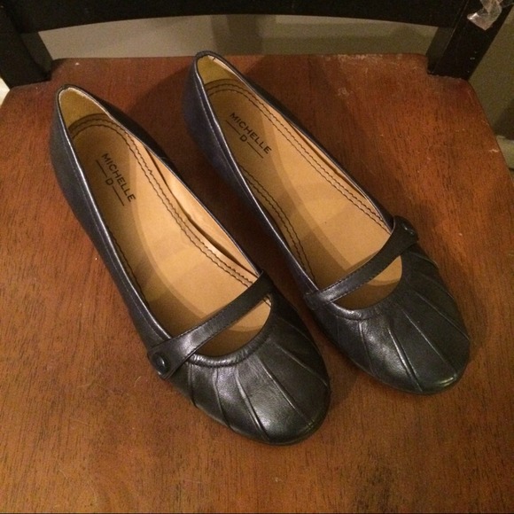 Navy dress shoes.