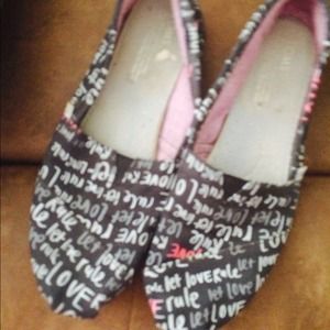 Toms size 8.5