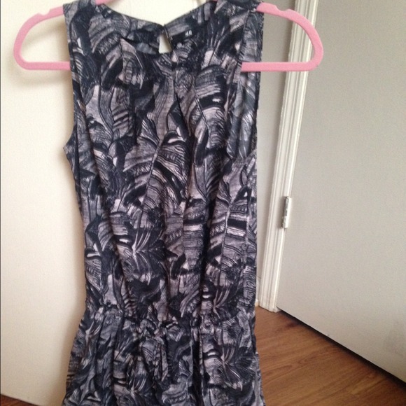 Short jumper with open back