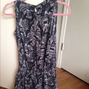 Short jumper with open back