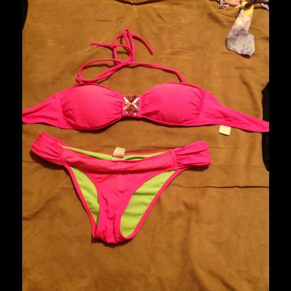 Size small hollister suit - Picture 1 of 1