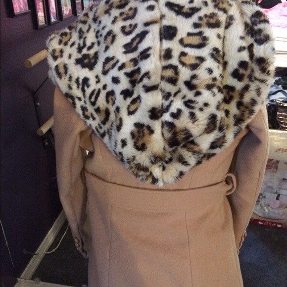 Leopard and nude peacoat - Picture 2 of 2