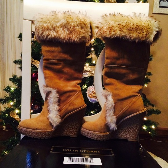 Tan boots with fur