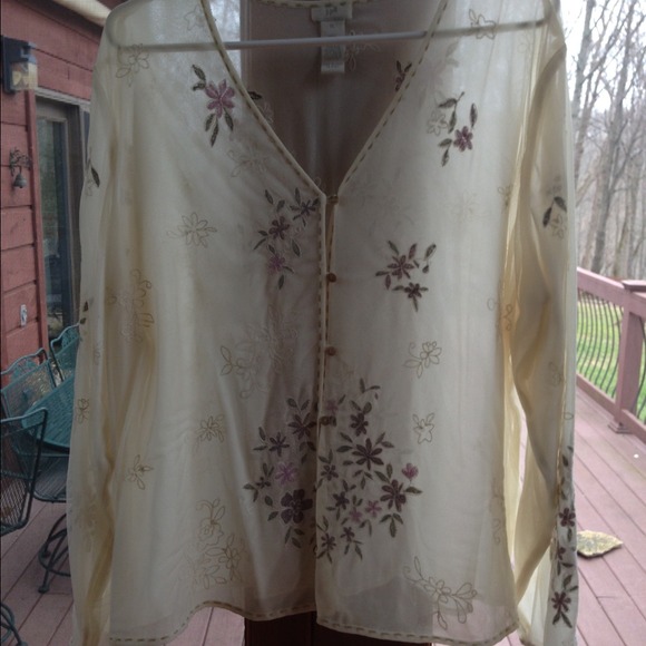 💐 Sheer top with flowers 💐