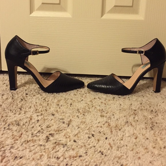 Black Cynthia Heel - Picture 2 of 4