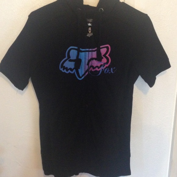 🎉3 FOR $10🎉FOX black short sleeved hoodie - Picture 1 of 3