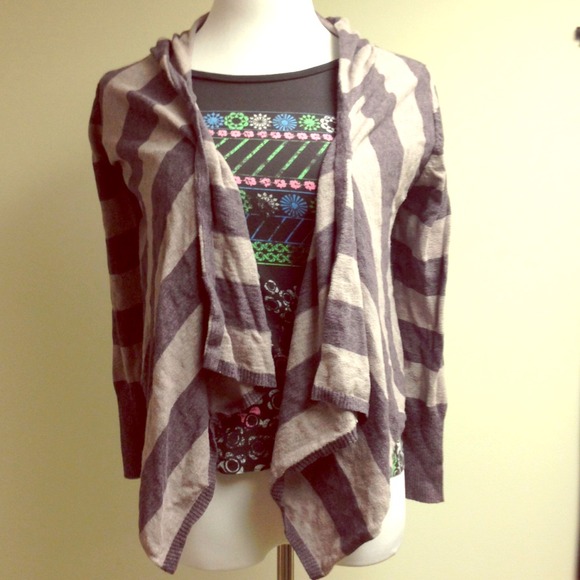 ️Gray Striped Hooded Sweater