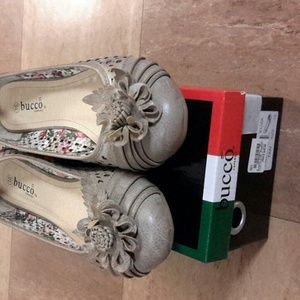 Cute flats for jeans