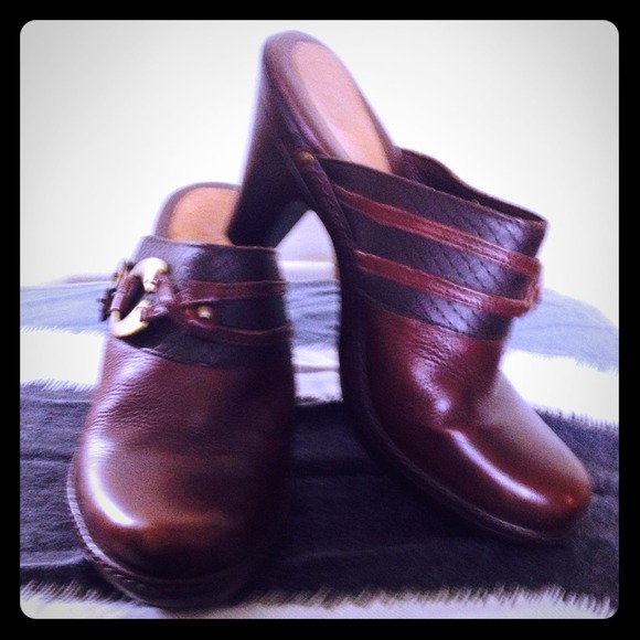 Great condition clogs